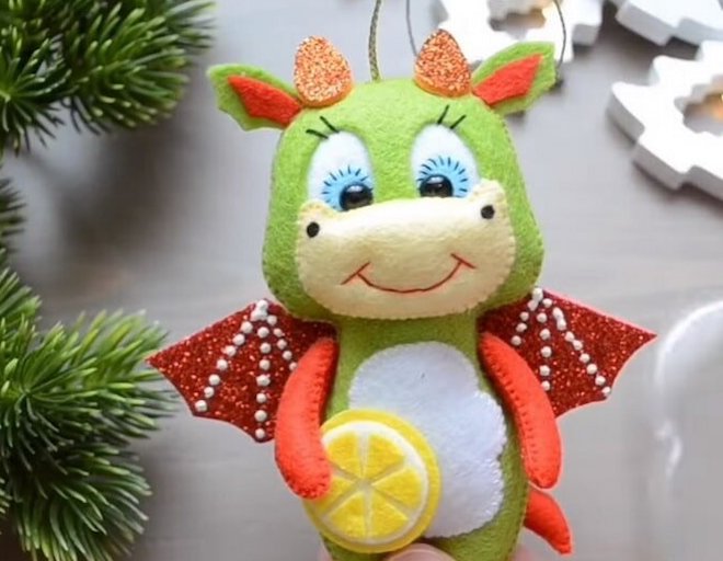 Игрушка дракон из фетра