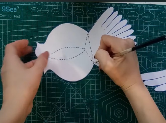 Голубь мира из бумаги 4