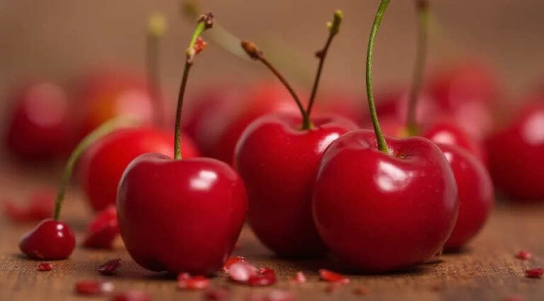 К чему снится собирать черешню — толкование по популярным сонникам